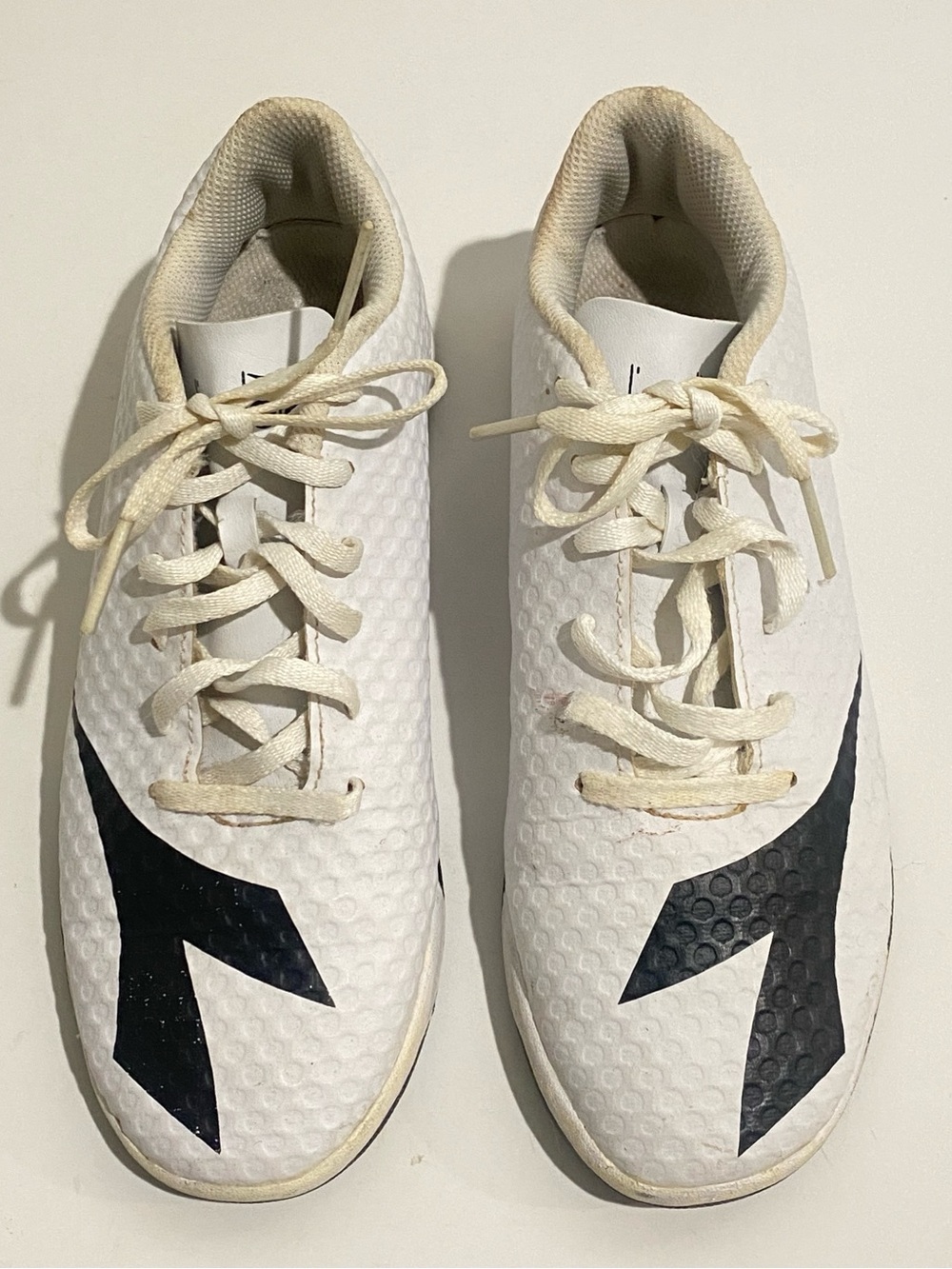 Diadora W Victory Women's 7 White & Black Low Top Soccer Tennis Athletic Shoes